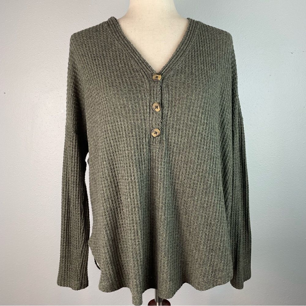 American Eagle Soft and Sexy Plush Button Down V-Neck Shirt Size M EUC